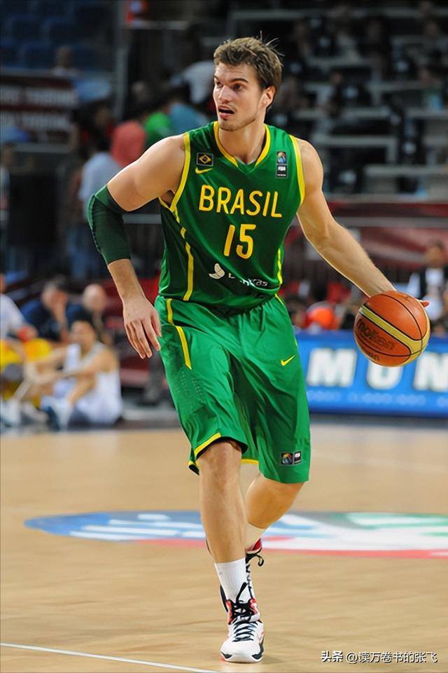 包含今夜体能课后，波特兰开拓者官宣签约备战CBA常规赛，话题不断，年轻球员得到机会的词条